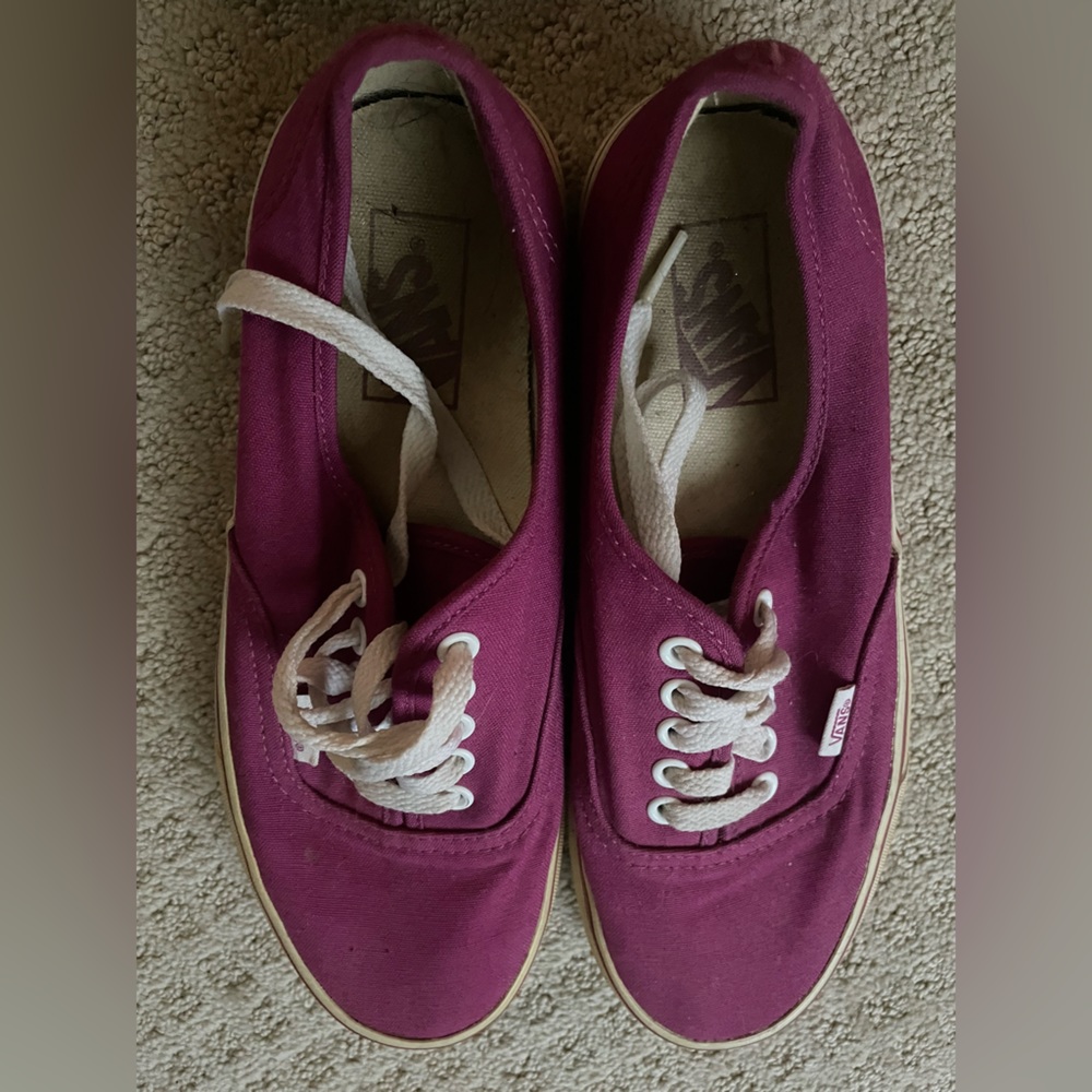 Vintage Women’s Vans Authentic Shoe. Size 8.5